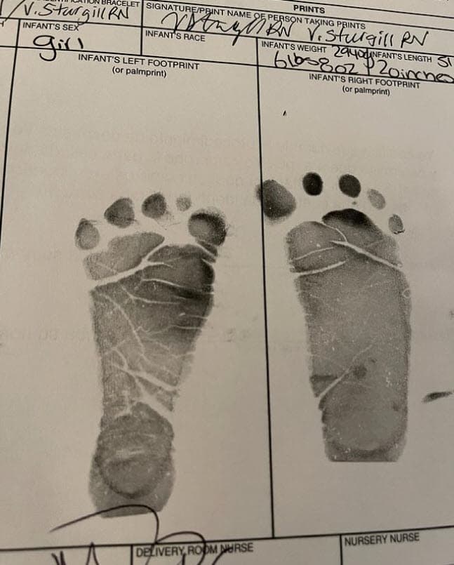 A primeras horas de la mañana, Raphy anunció que 
<b><a href="https://www.univision.com/famosos/nace-hija-natti-nathasha-y-raphy-pina">Vida Isabelle había nacido</a></b>, pesó 6 libras 8 onzas (2.9 kg) y midió 20 pulgadas (50 cm). 
<br>