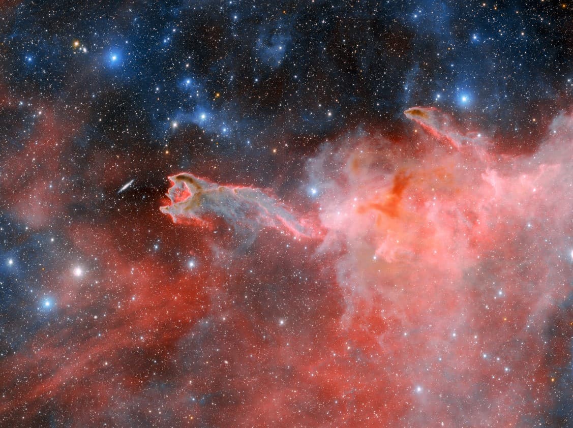 La espectacular imagen de la 'mano de Dios' tratando de alcanzar las estrellas capturada por el Observatorio Interamericano