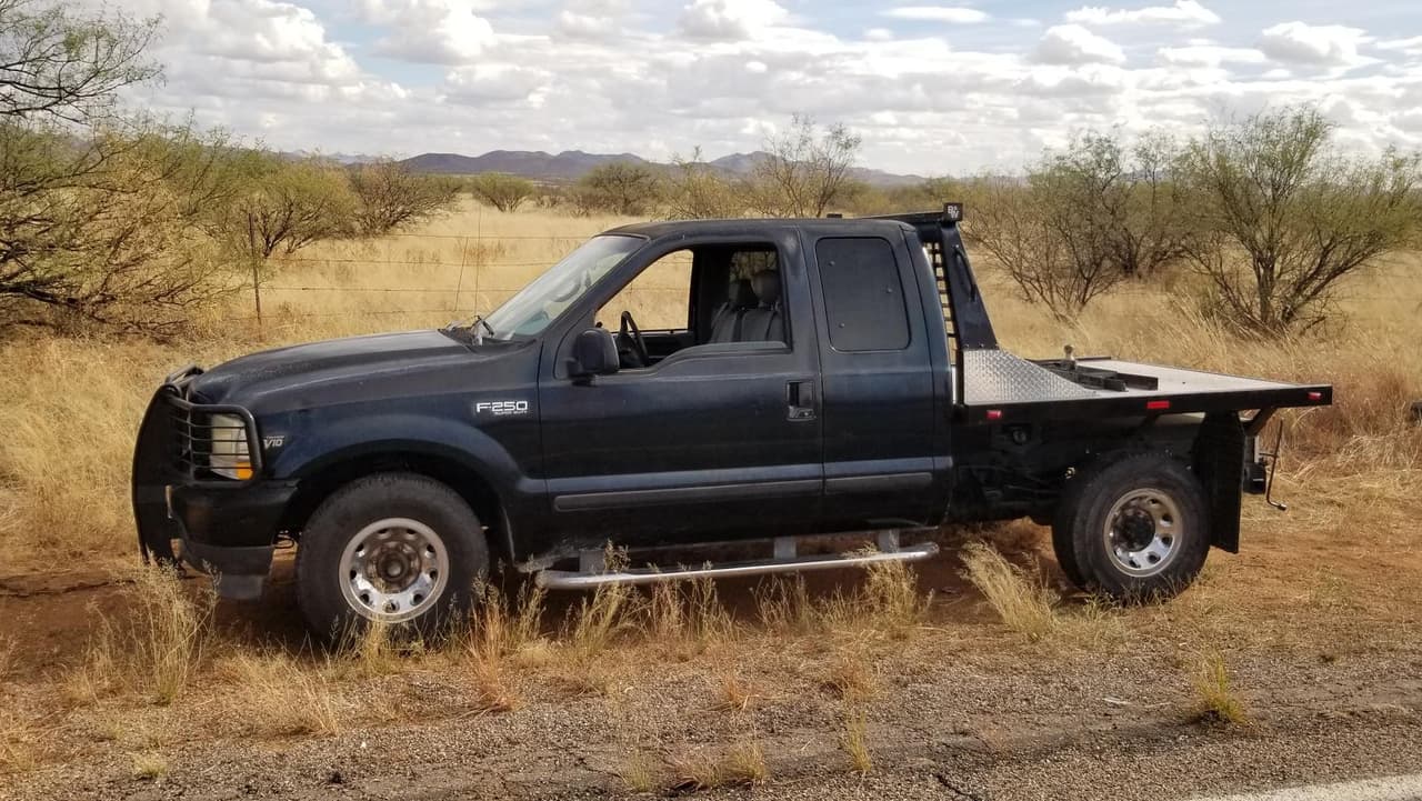 La droga la llevaban escondida en las llantas de esta camioneta.