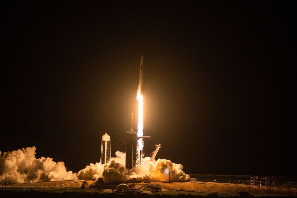 Restos de un cohete de Elon Musk 'fuera de control' va rumbo a chocar contra la Luna