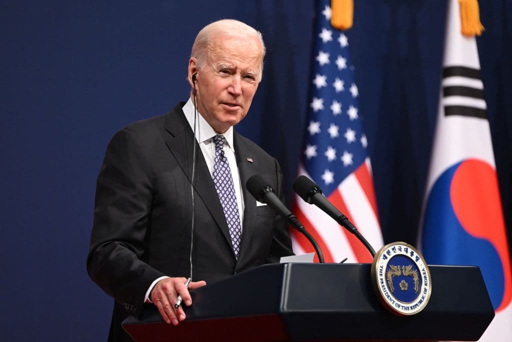 Desde Corea del Sur, Biden firma el paquete de ayuda de $40,000 millones para Ucrania