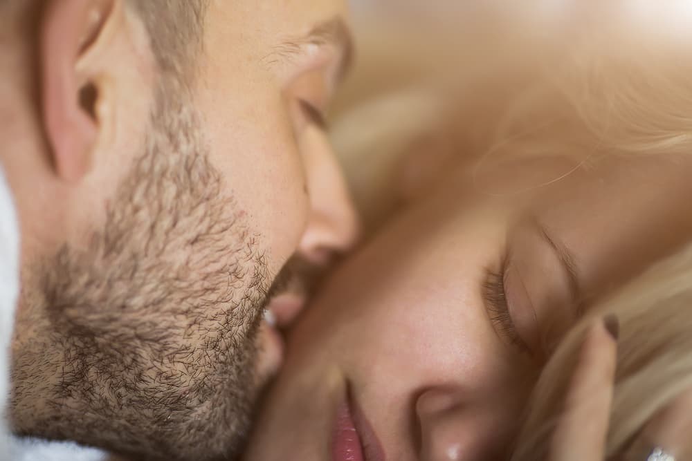 <b>¿Eres un amante yang?</b>
<br>Los amantes yang toman la iniciativa en la vida y en el dormitorio. Su energía sexual aumenta rápidamente y se origina en los genitales y necesita ser llevada gradualmente hacia las otras partes del cuerpo.