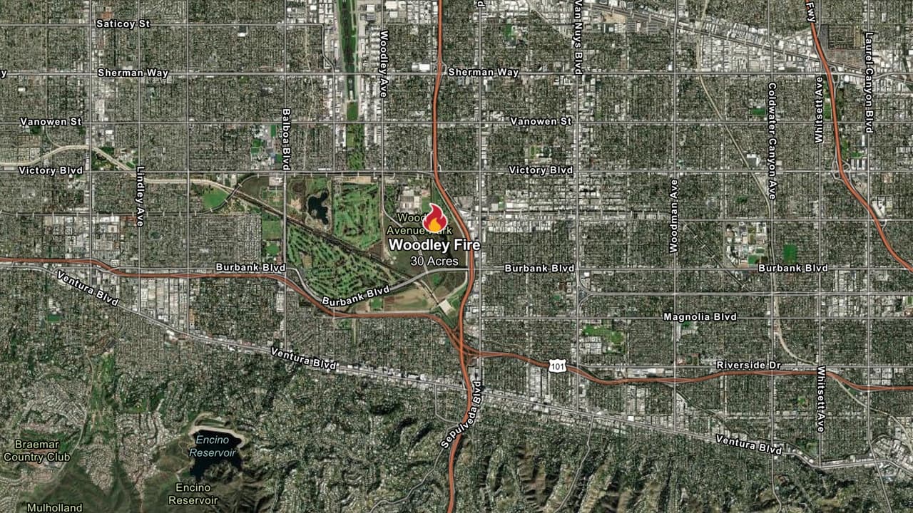 <b>Incendio Woodley</b>
<br>Las llamas se reportaron cerca de las 6:15 AM del miércoles 8 de enero cerca de North Woodley Avenue, en Sepulveda Basin, al momento se registran 
<b>30 acres afectados por el fuego</b> y no se han emitido alertas de evacuación, sin embargo se pide a los residentes del área cercana mantenerse al tanto de los avisos oficiales y seguir de cerca la evolución del incendio.