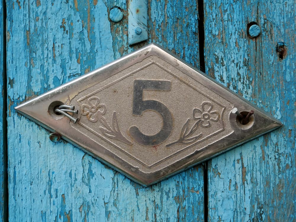 <h3 class="cms-H3-H3">Significado del número 5 </h3>
<br>El número 5 se relaciona con los sentidos y las habilidades sociales. También se le asocia con la libertad, el cambio y la aventura, su equivalente astrológico es el planeta Mercurio.
<br>