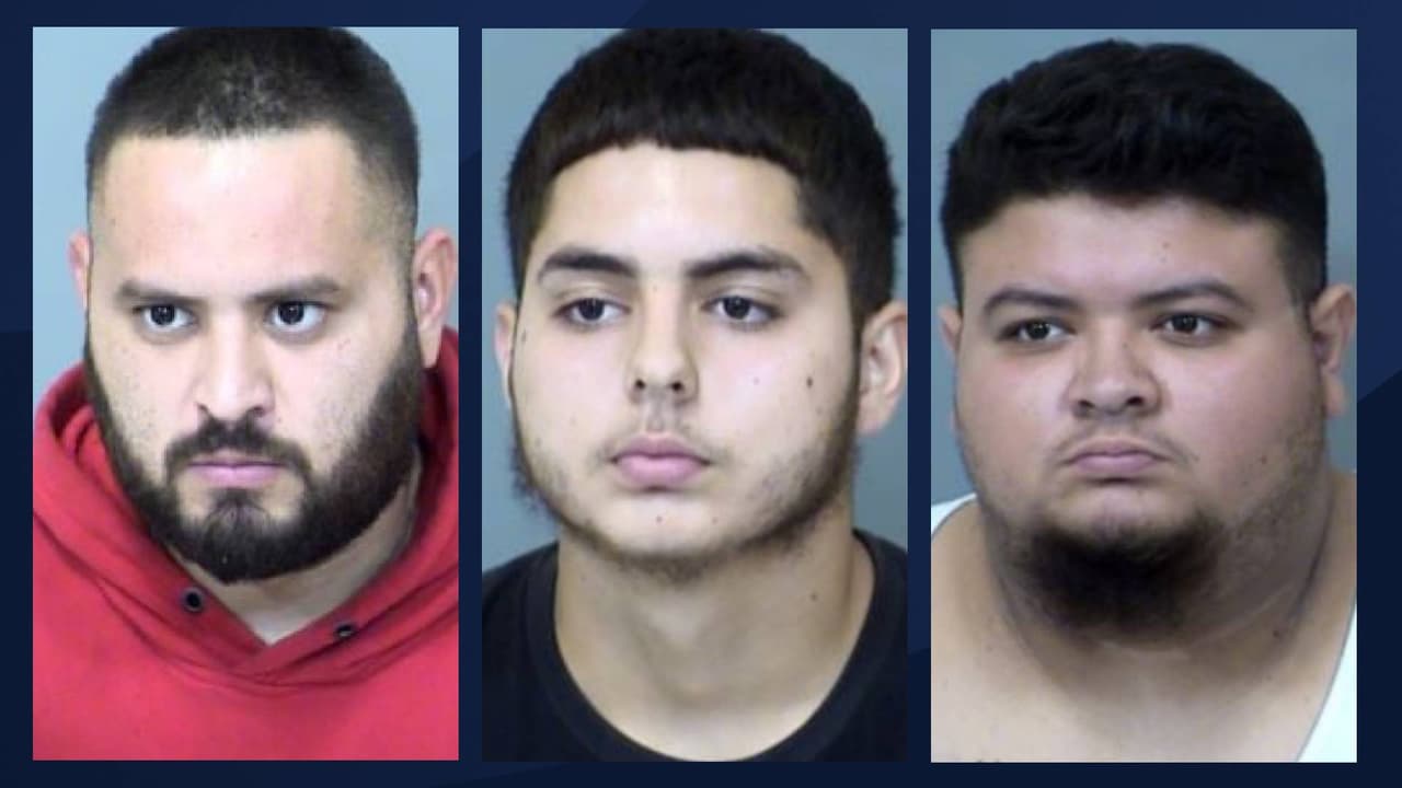 Los tres ocupantes del vehículo fueron arrestados e ingresados en la cárcel del condado de Maricopa por numerosos delitos graves relacionados con drogas, 
<a href="https://www.facebook.com/GilaRiverPolice/posts/6051988078209664" target="_blank">explicó el Departamento de Policía de Gila River en un comunicado. </a>