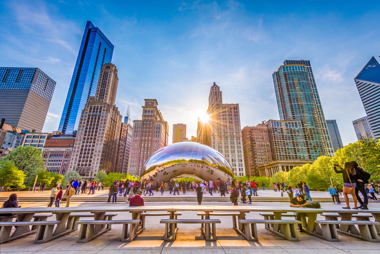 <b>Chicago-Naperville-Elgin (Illinois, Indiana, Wisconsin):</b> 2,070,000 hispanos (21.8% de la población total). 79,8% son de origen mexicano, 9.9% de Puerto Rico y 2% de Guatemala.