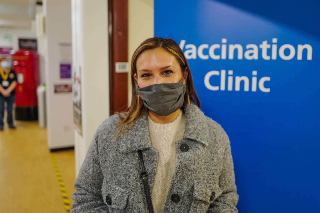 Todos los hospitales en cuestión ya han identificado a sus empleados que son elegibles y están dispuestos a recibir una vacuna.