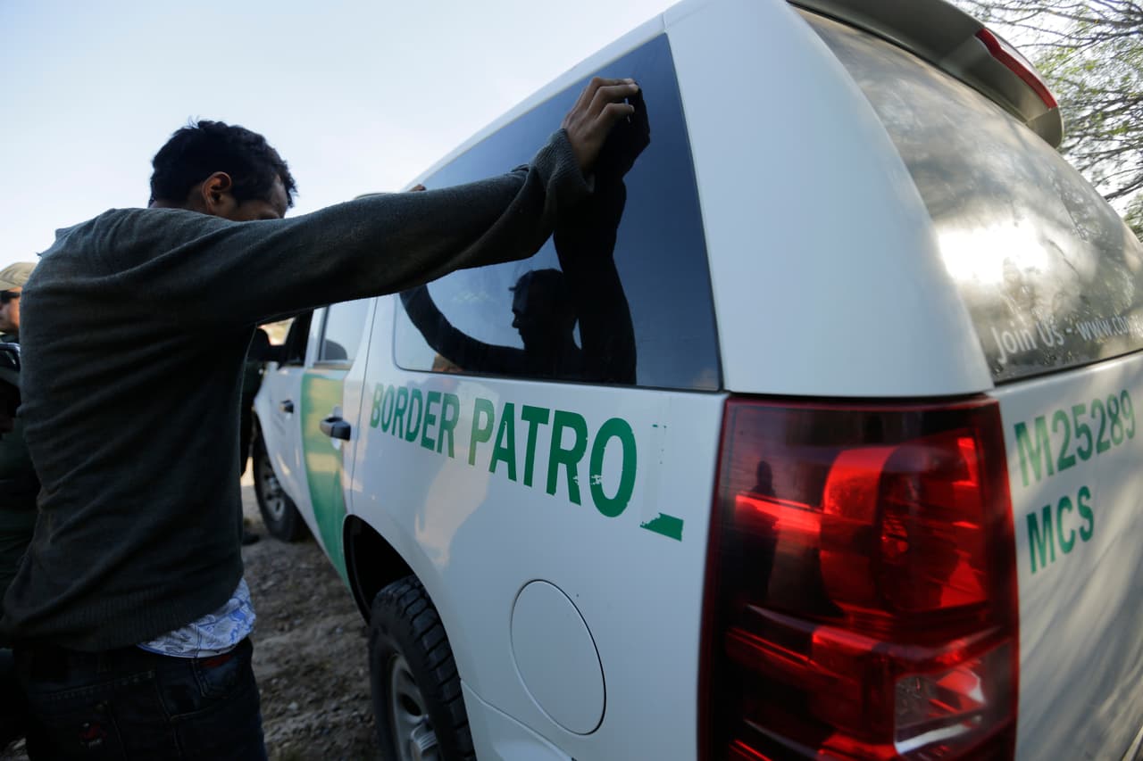 Arresto de inmigrantes en la frontera con México disminuye por sexto mes consecutivo