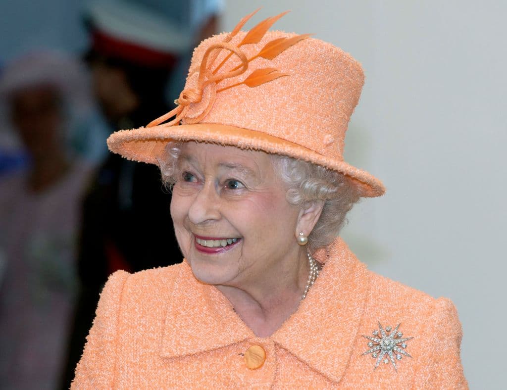 <b>2013, el aniversario de la coronación: </b>Una ceremonia tuvo lugar en la Abadía de Westminster el 4 de junio de 2013 
<b>con motivo del 60º aniversario de la coronación de Isabel II. El acto estuvo presidido por la corona de oro macizo y el aceite bendito que se utilizó para ungirla.</b>