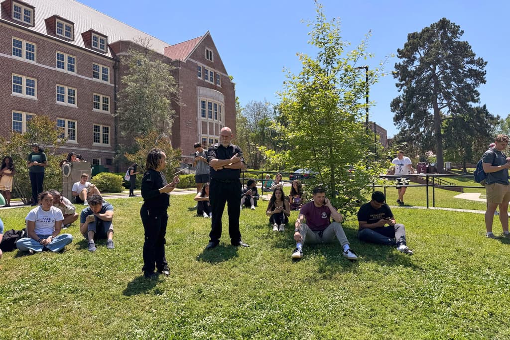 Los detalles sobre el tiroteo y las víctimas permanecen bajo investigación, mientras que se reportó que las actividades en el campus de Tallahassee de FSU quedaron canceladas por este día.
