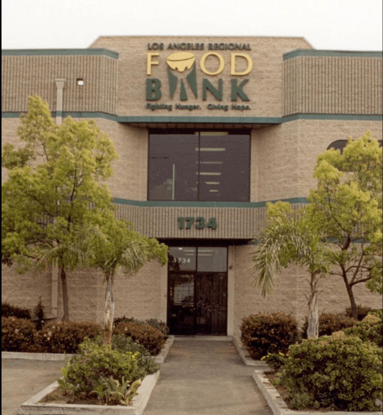 <b>Los Angeles Regional Food Bank</b>
<br>Locación: 1734 East 41st Street, Los Angeles.
<br>Teléfono: 323-234-3030