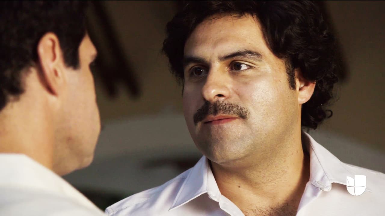 <b><a href="http://www.univision.com/series/el-chapo/el-chapo-pablo-escobar-puso-a-prueba-el-poder-de-el-chapo-para-traficar-su-droga-escena-del-dia-video">Escobar escuchó atento su oferta y le dio una oportunidad para demostrar su poder</a></b>. No obstante, le advirtió que pagaría con su vida cualquier error con la entrega.