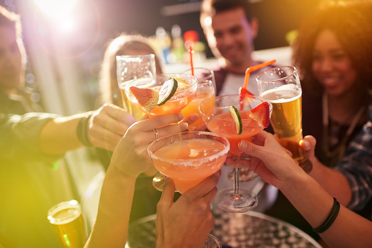 El efecto no deseado de las fiestas: tres consejos para prevenir la resaca y tres para tratarla