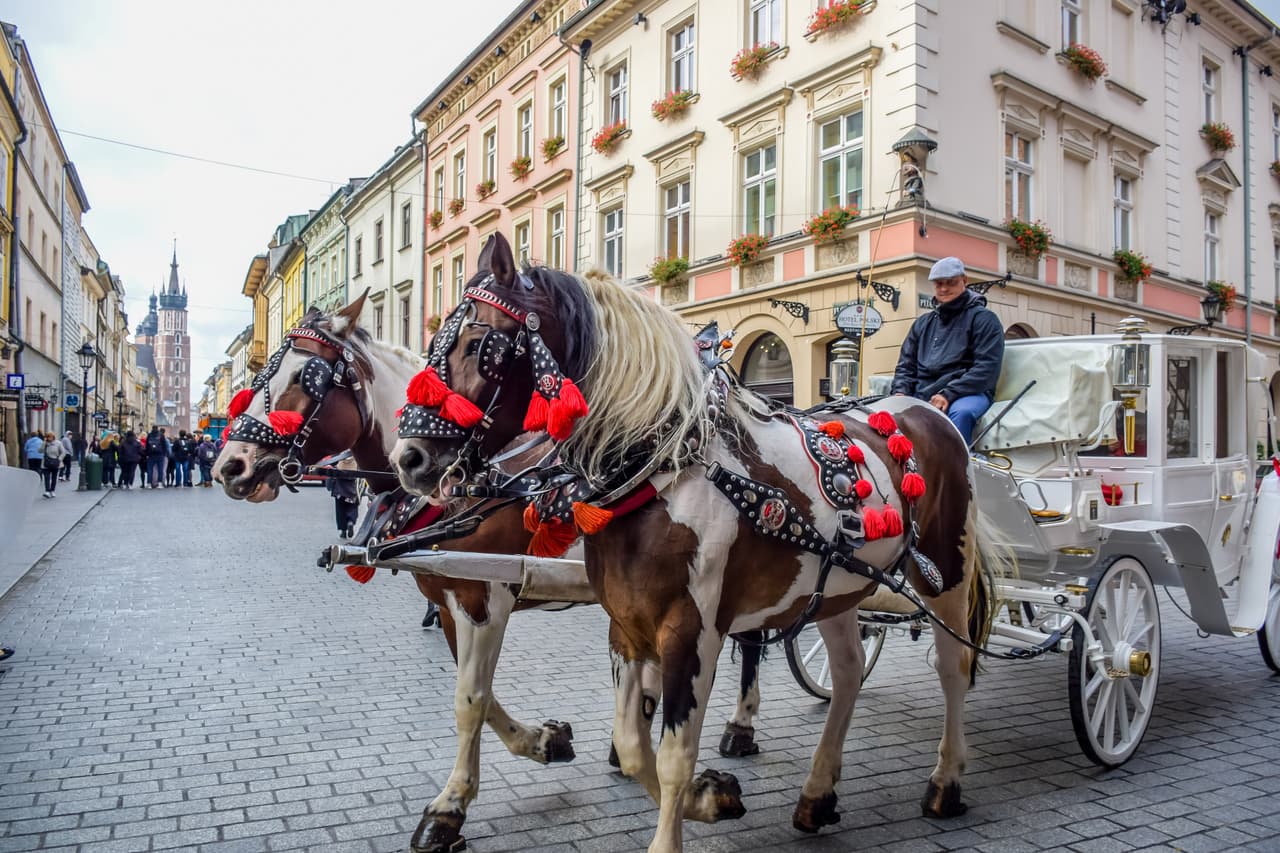 <b>Puesto 25: Cracovia, Polonia. 86.80 puntos.</b> La revista Travel+Leisure estableció con sus lectores un sistema de puntuación sobre 100 en el que debían tomar en cuenta la amabilidad de la gente, los lugares de interés, monumentos, cultura, gastronomía, compras y valor general de la experiencia en cada lugar.