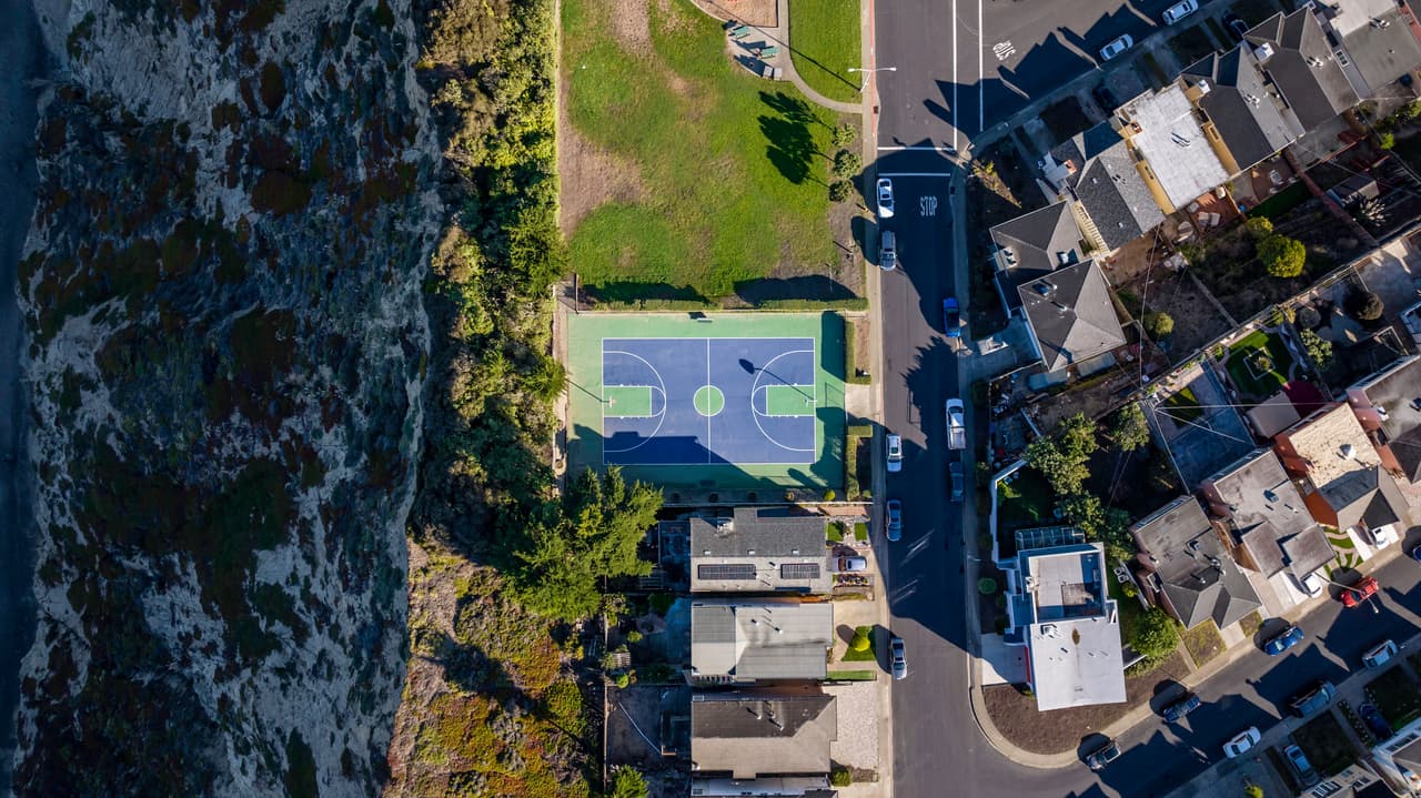 <h2 class="cms-H2-H2">5. Daly City, California</h2>
<br>
<br>💵 
<b>Salario mínimo por hora a partir del 1 de enero de 2023:</b> $16.07
<br>