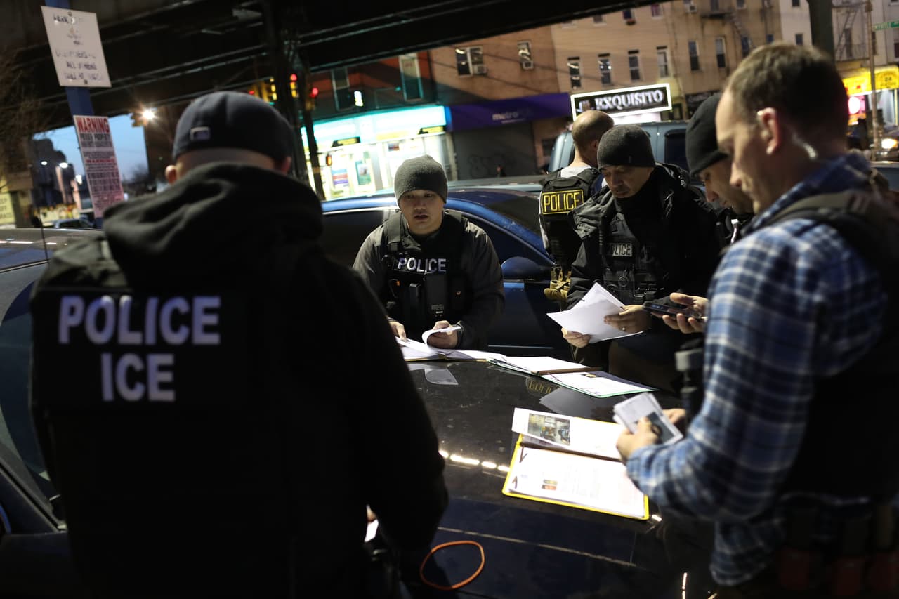 ¿ICE espía a quienes defienden a los inmigrantes? Algunos activistas de California y Vermont dicen que sí