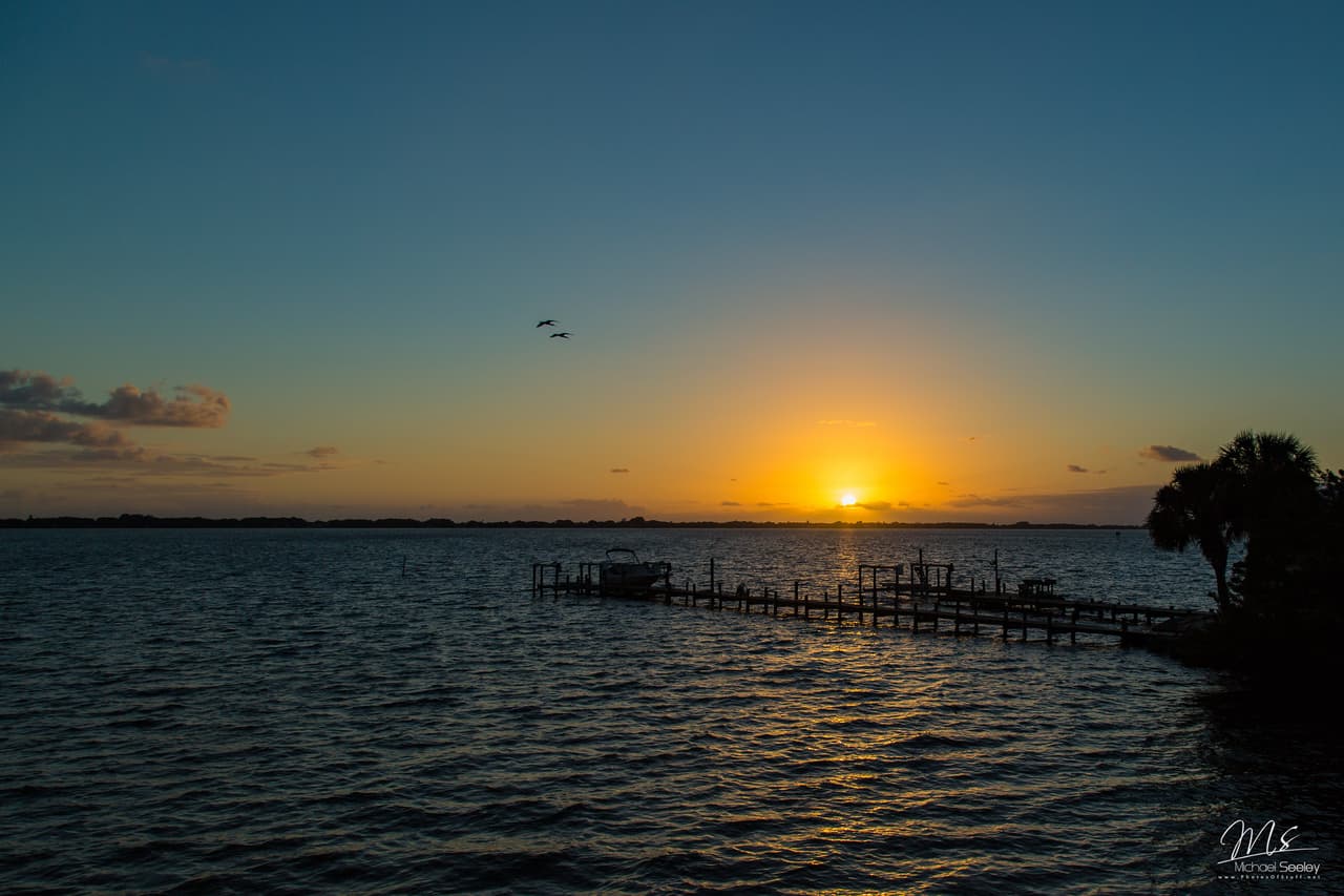 <h3 class="cms-H3-H3">10. Indian River Shores, Florida</h3>
<br>
<br>📖
<b> Media de edad: </b>74.3 años. 
<br>
<br>📖 
<b>Población que asiste a la universidad: </b>1.6%
<br>
<br>📖 
<b>Población menor de 18 años:</b> 6.7%
<br>
<br>📖 
<b>Población mayor de 65 años.</b>73.5%
<br>
<br>📖 
<b>Población: </b>4,255 habitantes. 
<br>
