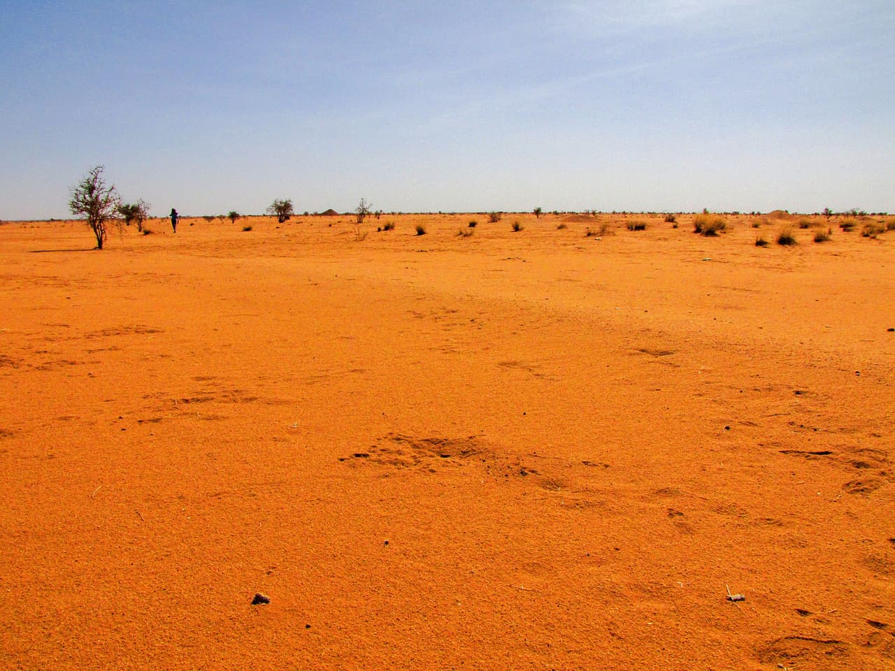 <b>Puesto 17. Abu Hamad, Sudán</b>
<br>
<br>Temperatura promedio anual: 86.5 grados Fahrenheit (30.2 grados centígrados).
<br>
<br>Mes más caliente del año: junio (97.5 grados Fahrenheit o 36.3 grados centígrados en promedio). 
<br>
<br>Mes más caluroso de la última década: junio de 2017 (100.6 grados Fahrenheit o 38.1 grados centígrados en promedio).
<br>