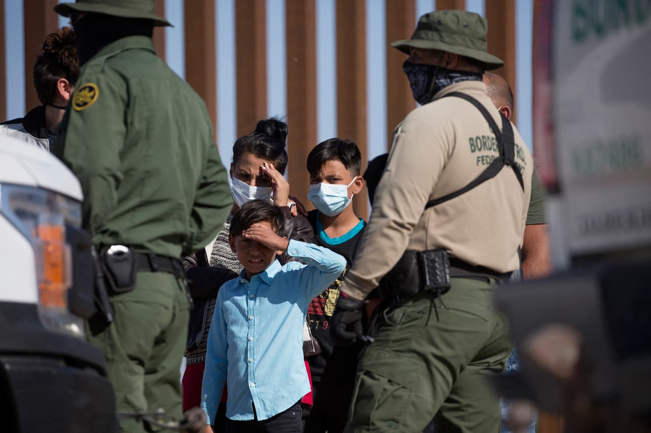 Error del DHS lleva a cortes de inmigración a rechazar más de 63,000 casos en 2022