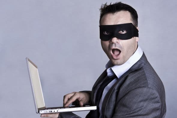 Sin duda esta estafa hará que tu situación empeore ya que el delincuente te ha robado y, en algunos casos, vendido tu información personal lo cual te pone en riesgo de robo de identidad y sobre todo, tienes el peligro de enfrentarte a una ejecución hipotecaria.