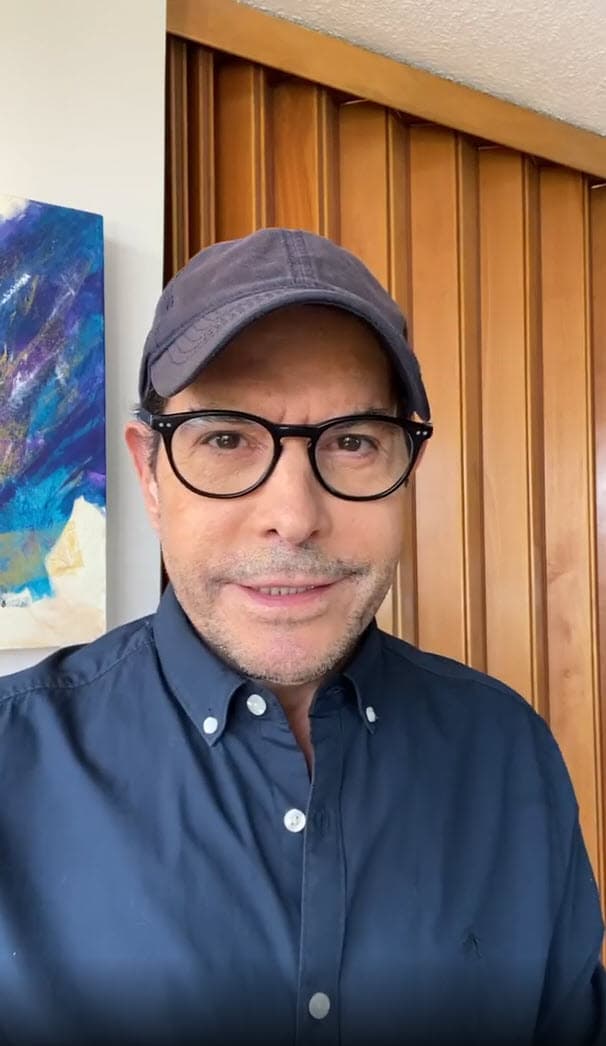 En algunos medios se especuló que 
<b>pudo haber mentido sobre su situación migratoria</b> para poder ser candidato al medicamento, información que desmintió.
<br>