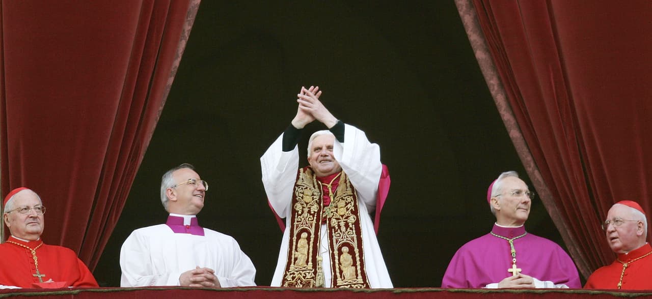 Once días después, el 19 de abril de 2005, Joseph Ratzinger se convirtió en el papa Benedicto XVI, nombre que eligió en honor de Benedicto XV, llamado como el "papa de la Paz", puesto que ocupó el mando de la Santa Sede durante la I Guerra Mundial, y por san Benito de Nursia, también llamado patrón de Europa.