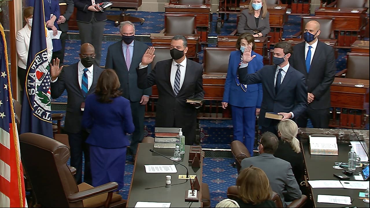 Raphael Warnock y Jon Ossoff ganaron las elecciones de segunda vuelta del Senado en Georgia a principios de este mes, derrotando a los republicanos Kelly Loeffler y David Perdue. Alex Padilla fue designado por el gobernador de California para ocupar el puesto de Harris.