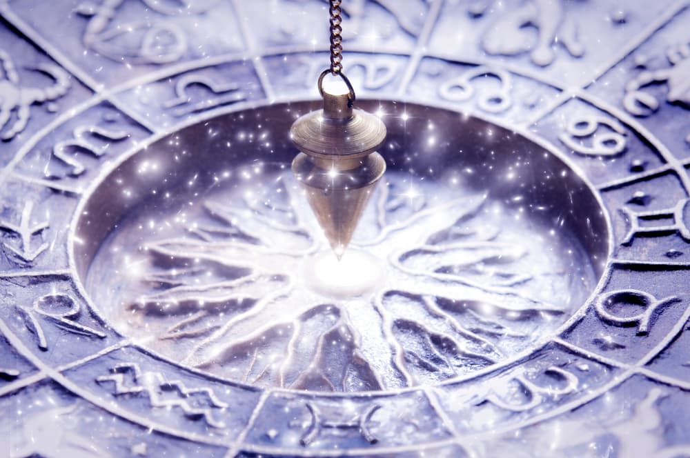 El cálculo del Punto de la Fortuna se basa en las posiciones del Sol, la Luna y del Ascendente. Se considera que esas tres energías son fundamentales para el hombre y tienen una influencia considerable sobre la formación del carácter.