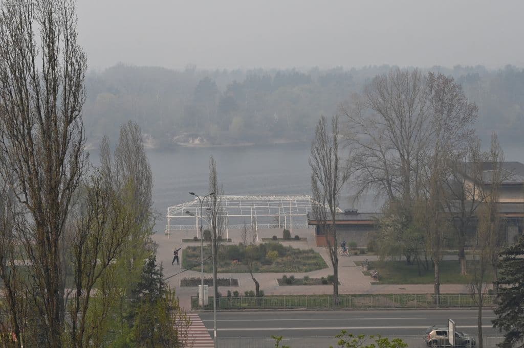 A mediados de abril en 
<b>Chernobyl</b>, lugar donde sucedió la mayor catástrofe nuclear del mundo en 1986, ocurrieron fuertes incendios forestales, bajando la calidad del aire a niveles peligrosos y elevando la radiación.