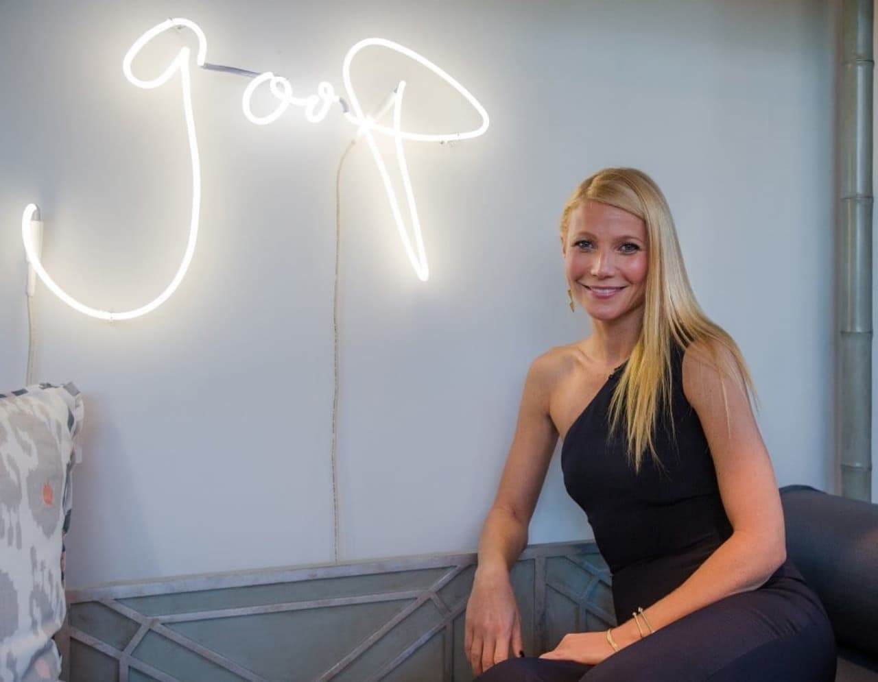 Este procedimiento, en el que un líquido a base de café se inyecta en el colon a través del recto, es muy controvertido, tal y como 
<a href="https://www.theguardian.com/commentisfree/2018/jan/09/gwyneth-paltrow-goop-coffee-enema-colonic-irrigation">recuerdan los numerosos críticos de las peregrinas ideas de la actriz</a>. “Los enemas de café no tienen beneficios probados y conllevan un riesgo considerable de provocar complicaciones”, señala el 
<a href="https://www.nature.com/articles/ajg2009505.epdf" target="_blank">American Journal of Gastroenterology</a>.