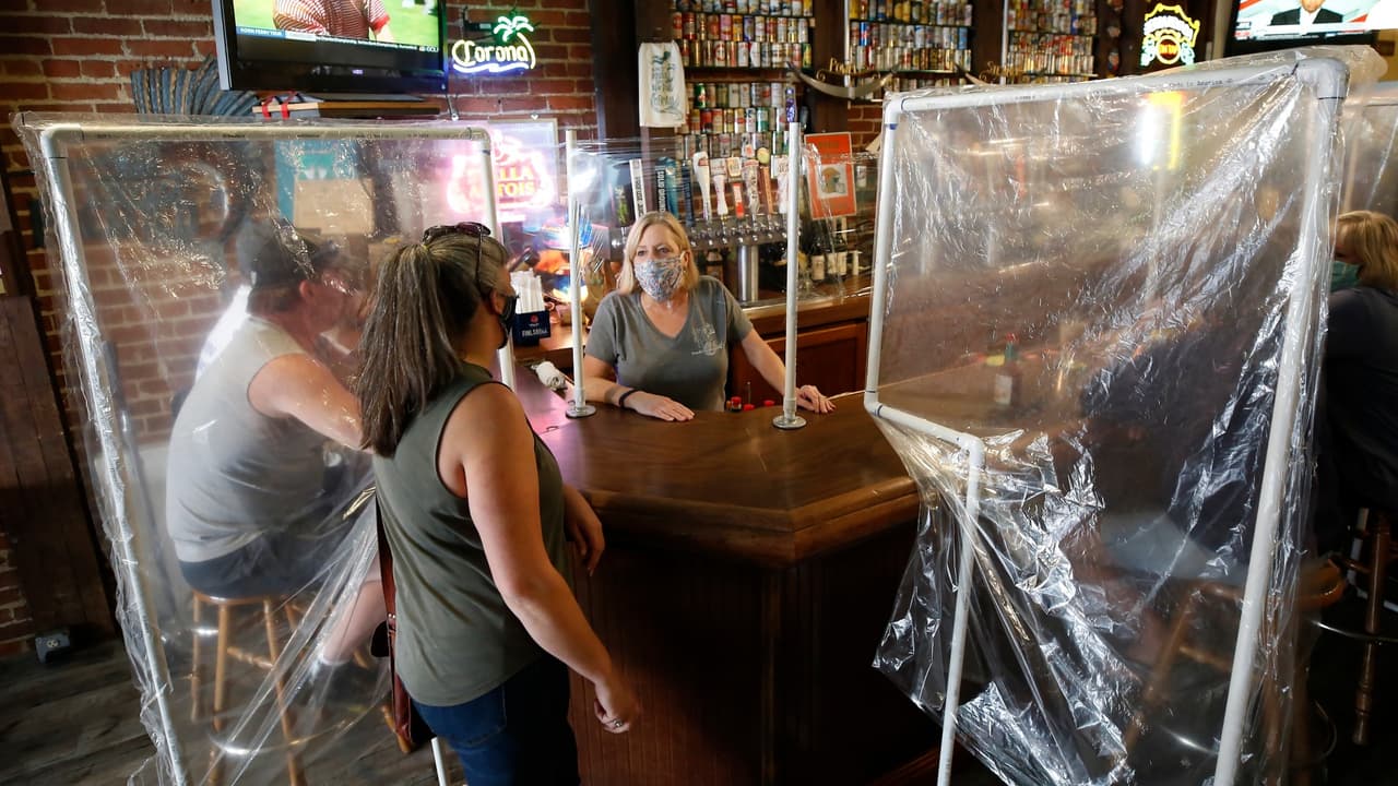 Extienden prohibición de venta de bebidas alcohólicas después de las 11 pm en Carolina del Norte 