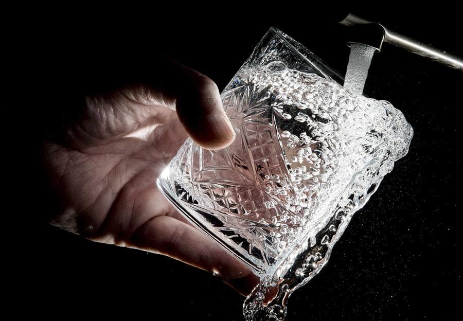 Una comunidad en Texas permanece bajo aviso de no usar el agua de la llave por posible contaminación con ameba come-cerebros