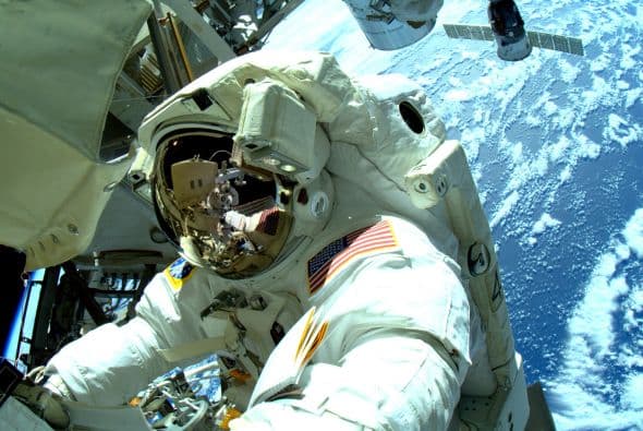 Este 01 de marzo los astronautas Terry Virts y Butch Wilmore salieron de la Estación Espacial para dar su tercera caminata espacial. La labor, instalar casi 244 metros de cables que servirán para el funcionamiento de nuevas cápsulas tripuladas de la NASA.
