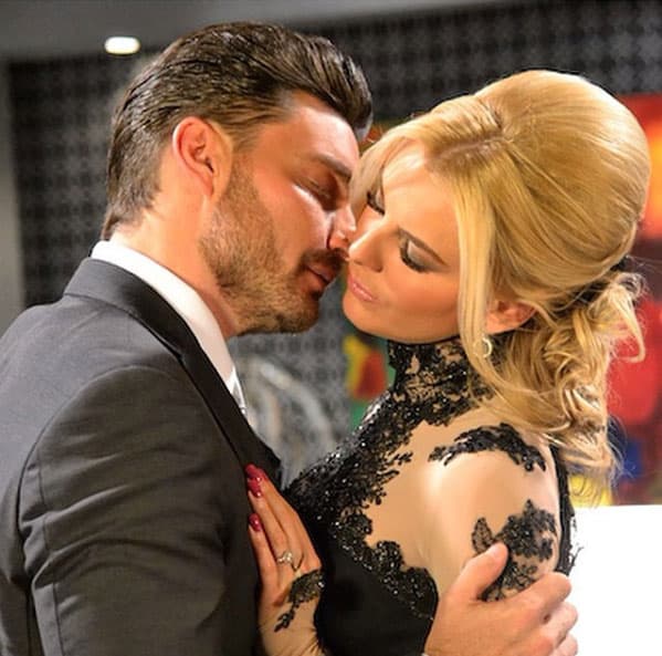 Recordemos que hace 10 años Cupido los flechó por primera vez, sin embargo su relación no prosperó y después de un año terminaron. Pero se volvieron a reencontrar al trabajar en la telenovela 
<i>Hasta el fin del mundo</i>, aunque sólo fueron compañeros de trabajo.