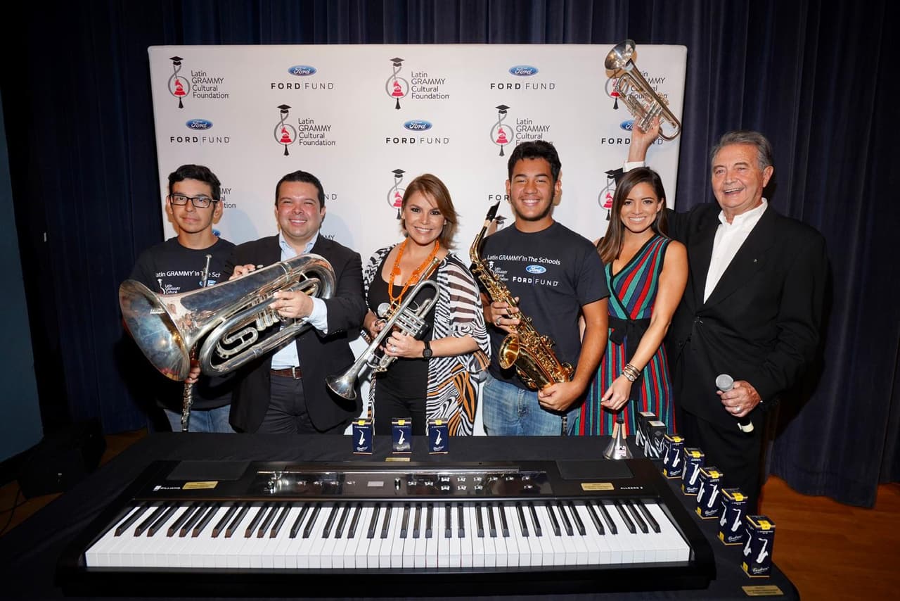 Olga Tañón da una lección de vida a estudiantes de Miami en un acto de la Fundación Cultural Latin GRAMMY