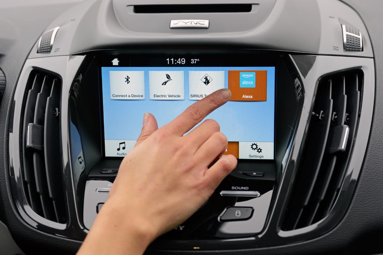 Ford se asocia con Amazon para integrar auto y hogar