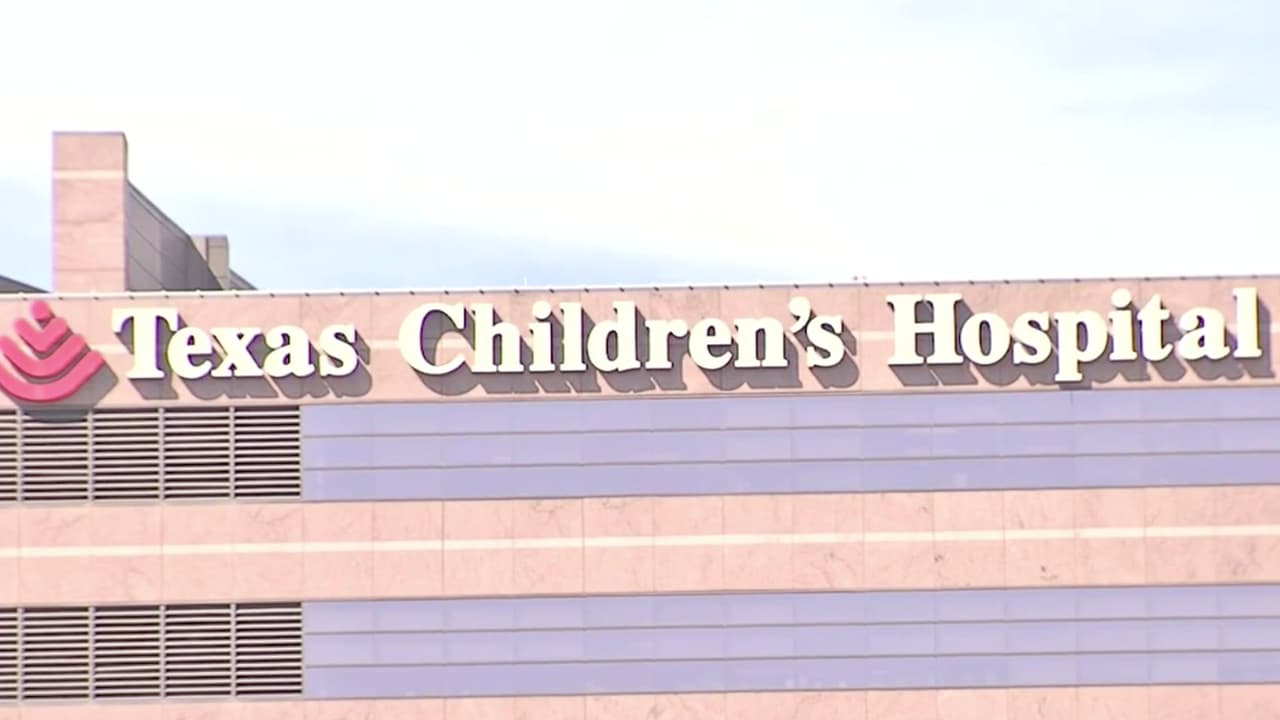 Niño de 4 años fue al hospital por una hernia y le hicieron una vasectomía: ahora demandan al médico en Texas
