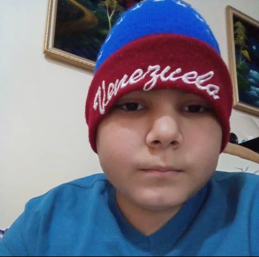 La desesperada madre de Adrián agradece de antemano a toda la gente que sabe que le dará una mano. 
<b>“Les doy miles de bendiciones y les estaré agradecida siempre”,</b> asevera. Una campaña en GoFundMe 
<a href="https://es.gofundme.com/f/4nac2-ayuda-para-adrian-abreu" target="_blank">se ha abierto para ayudar a recolectar el dinero</a> necesario para ayudar a que Adrián pueda volver a vivir su vida plena. 
<br>