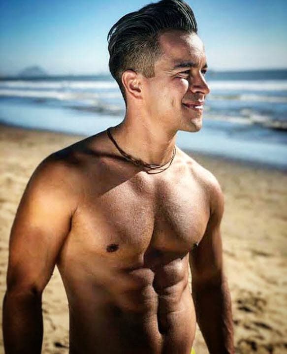 Además de actuar, Jonathan Becerra se desempeña como cantante.