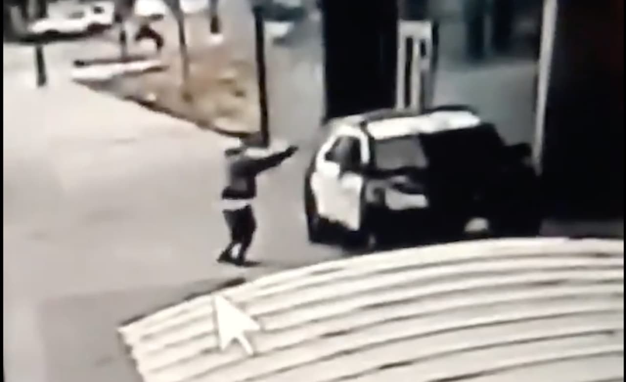 Video capta la emboscada que dejó heridos, en estado crítico, a dos oficiales en California
