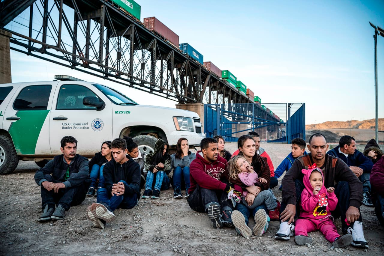 Informe cuestiona la política migratoria de asilo de Biden en la frontera con México