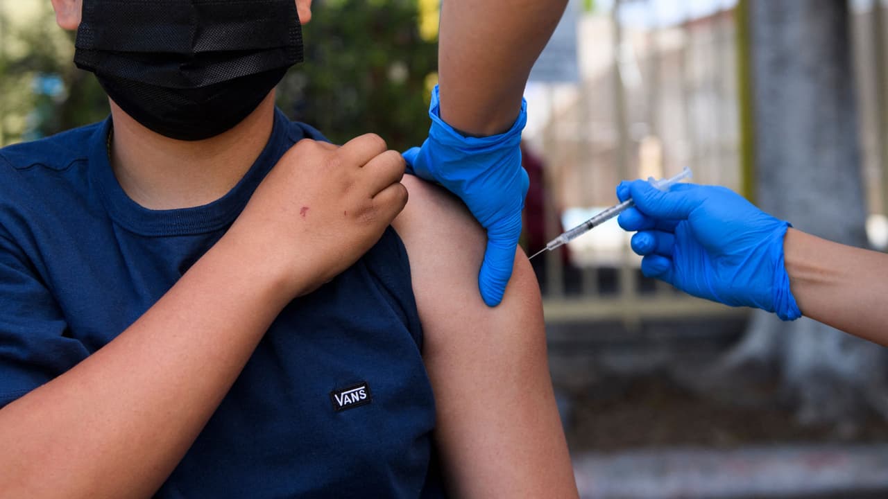 ¿Aún no te has vacunado contra el coronavirus? Te decimos cómo inmunizarte en las bibliotecas de Los Ángeles