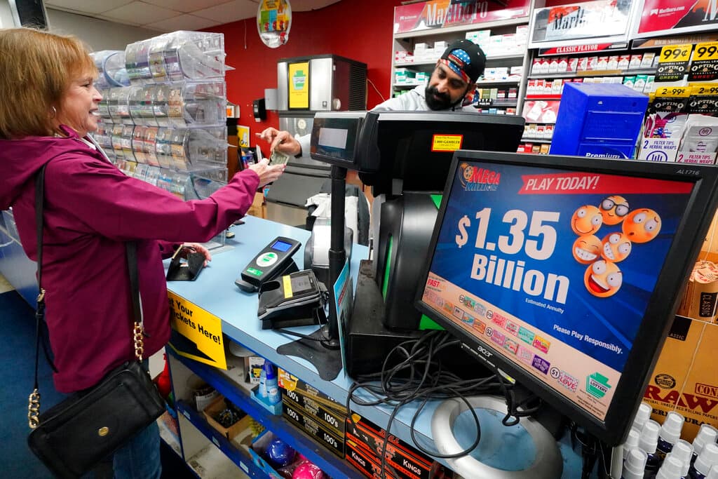 Ya que conocemos que este martes hay un millonario más en Estados Unidos, los 
<b>inmigrantes indocumentados </b>pueden preguntarse en su situación si 
<b>pueden cobrar un premio en caso de resultar ganadores.</b>