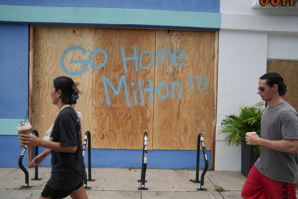 Desde 1921, un huracán categoría 5, como Milton, no afectaba la zona de Tampa, al centro de Florida. Desde el domingo, los habitantes de esta ciudad, en el condado Hillsborough, tomaron medidas preventivas para enfrentar el impacto del fenómeno. El Hospital General de Tampa se aseguró de que el acceso a sus instalaciones no quede comprometido por una inundación.