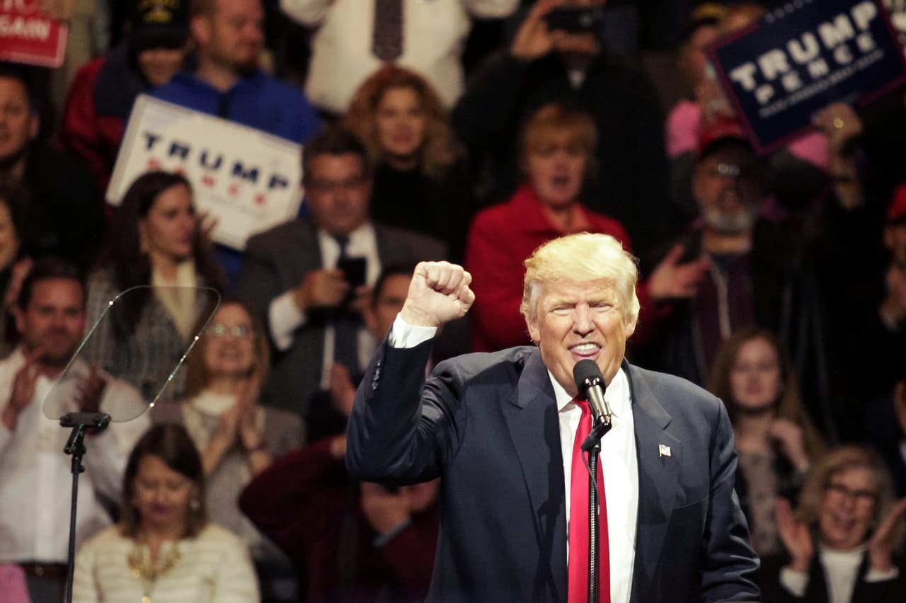 Trump confirma en su primer 'mitin de agradecimiento' que no hay otra versión de Trump