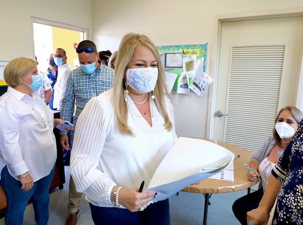 La gobernadora 
<a href="https://www.univision.com/temas/wanda-vazquez-garced">Wanda Vázquez Garced</a> votó en el Centro de Servicios Multidisciplinarios de Caimito, en San Juan, pero no reveló por quién lo hizo.