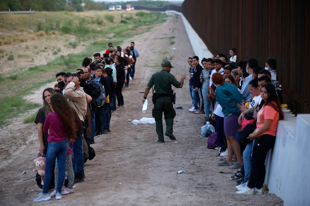 Migrantes venezolanos enfrentan la incertidumbre en la frontera sur a partir del 21 de diciembre