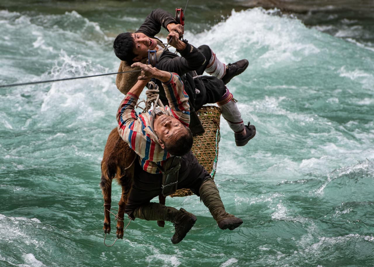 <b>‘El camino a casa’</b>
<br>
<br>Mención de honor en la categoría ‘gente y naturaleza’. Fue tomada en Yunnan, China.
<br>