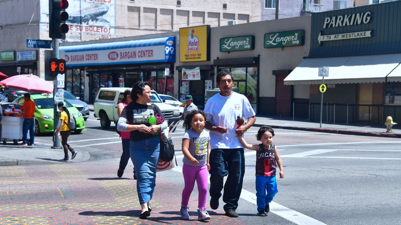 El costo de vida en California y la situación de los latinos, según estudio: ¿qué se está haciendo al respecto?
