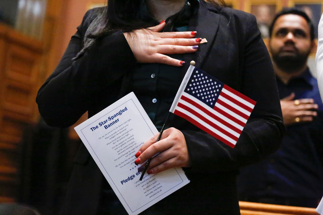 Debes demostrar que has sido residente permanente de Estados Unidos, residente legal por al menos 5 años o 3 años y demostrar que has tenido residencia continua en Estados Unidos antes de la fecha de solicitud.